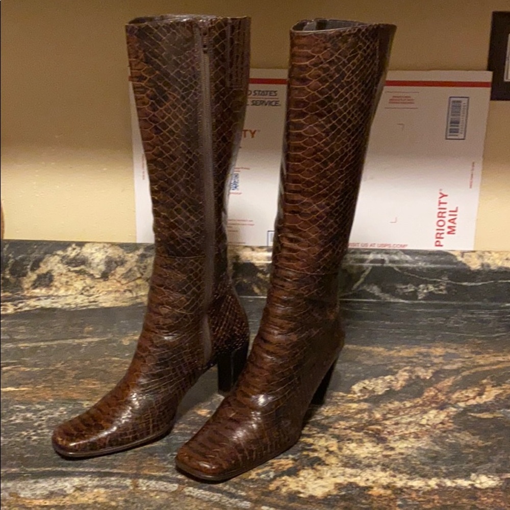 🎈Enzo Angiolini Croc pattern leather boots